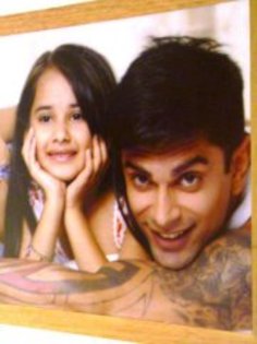 387189_283344908390492_282949885096661_844179_749772503_a - Poze cu Karan Singh Grover in noul sau  film Lorie