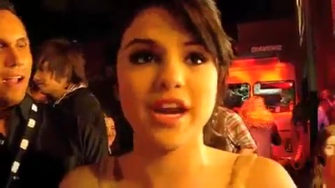 Selena Gomez Dances To Katy Perry! 202 - Selena Gomez Dances To Katy Perry