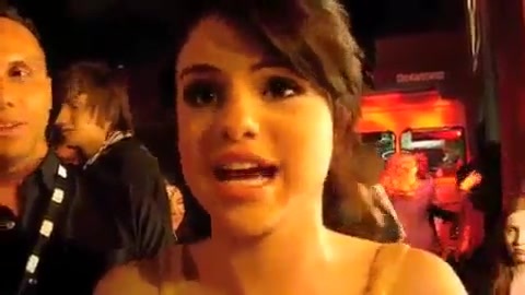 Selena Gomez Dances To Katy Perry! 204 - Selena Gomez Dances To Katy Perry