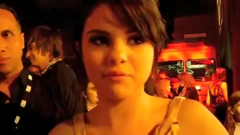 Selena Gomez Dances To Katy Perry! 234