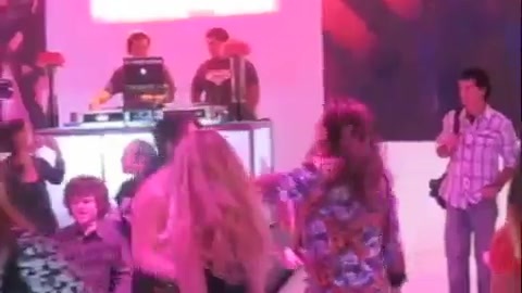 Selena Gomez Dances To Katy Perry! 330 - Selena Gomez Dances To Katy Perry