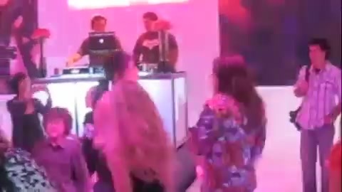 Selena Gomez Dances To Katy Perry! 331 - Selena Gomez Dances To Katy Perry