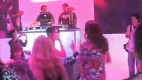 Selena Gomez Dances To Katy Perry! 333 - Selena Gomez Dances To Katy Perry