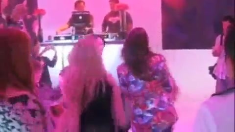 Selena Gomez Dances To Katy Perry! 336 - Selena Gomez Dances To Katy Perry