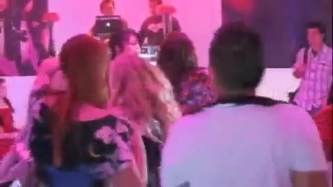 Selena Gomez Dances To Katy Perry! 340