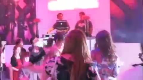 Selena Gomez Dances To Katy Perry! 346