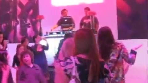 Selena Gomez Dances To Katy Perry! 350