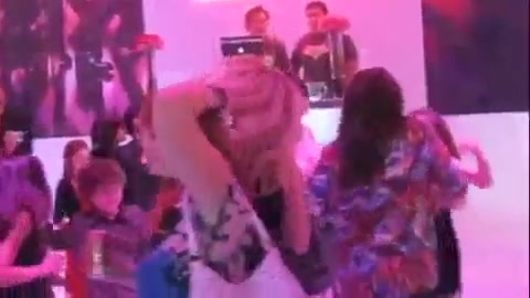 Selena Gomez Dances To Katy Perry! 359 - Selena Gomez Dances To Katy Perry