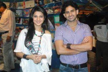 399549_283341548390828_282949885096661_844155_1713490922_n - Poze din noul film al lui Jennifer Winget Love Kiya Aur Lag Gayi