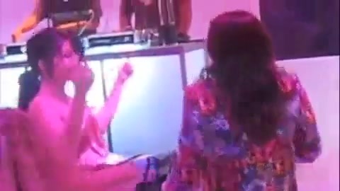Selena Gomez Dances To Katy Perry! 387