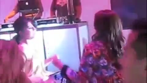 Selena Gomez Dances To Katy Perry! 389