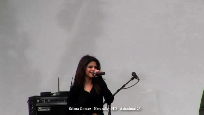 Selena Gomez Concert - _Naturally_ and _Off the Chain_ - HD - South Coast Plaza 063