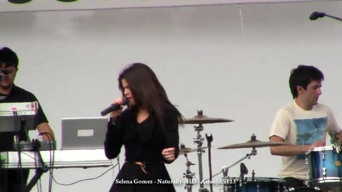 Selena Gomez Concert - _Naturally_ and _Off the Chain_ - HD - South Coast Plaza 067
