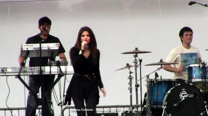 Selena Gomez Concert - _Naturally_ and _Off the Chain_ - HD - South Coast Plaza 072