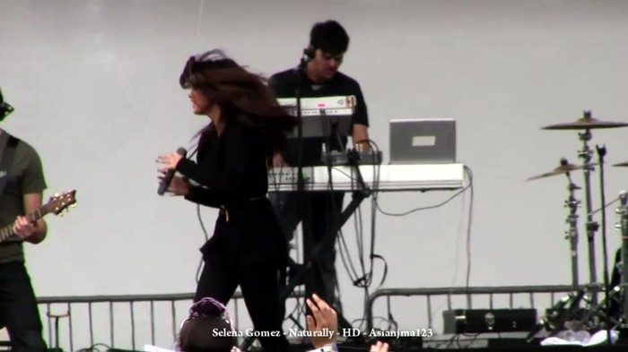 Selena Gomez Concert - _Naturally_ and _Off the Chain_ - HD - South Coast Plaza 078
