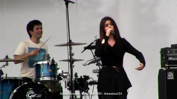 Selena Gomez Concert - _Naturally_ and _Off the Chain_ - HD - South Coast Plaza 090