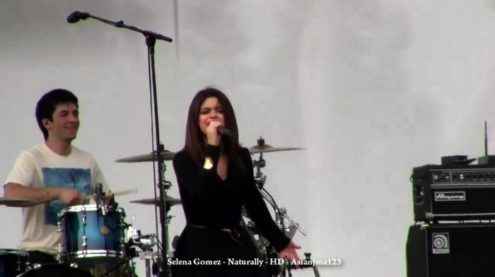 Selena Gomez Concert - _Naturally_ and _Off the Chain_ - HD - South Coast Plaza 091