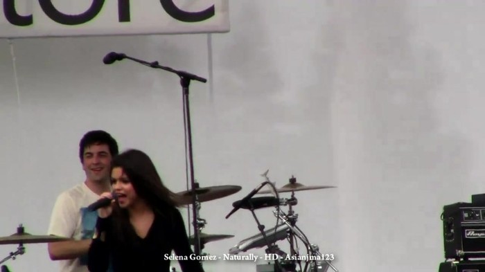 Selena Gomez Concert - _Naturally_ and _Off the Chain_ - HD - South Coast Plaza 093