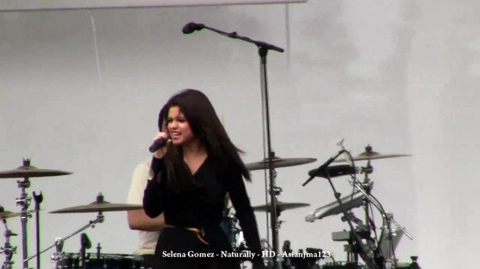 Selena Gomez Concert - _Naturally_ and _Off the Chain_ - HD - South Coast Plaza 094