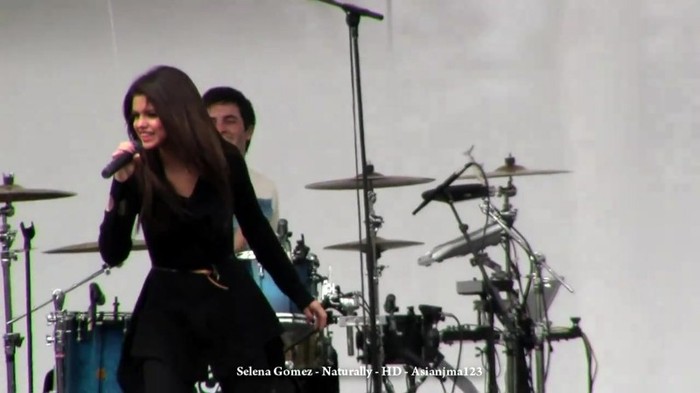 Selena Gomez Concert - _Naturally_ and _Off the Chain_ - HD - South Coast Plaza 095
