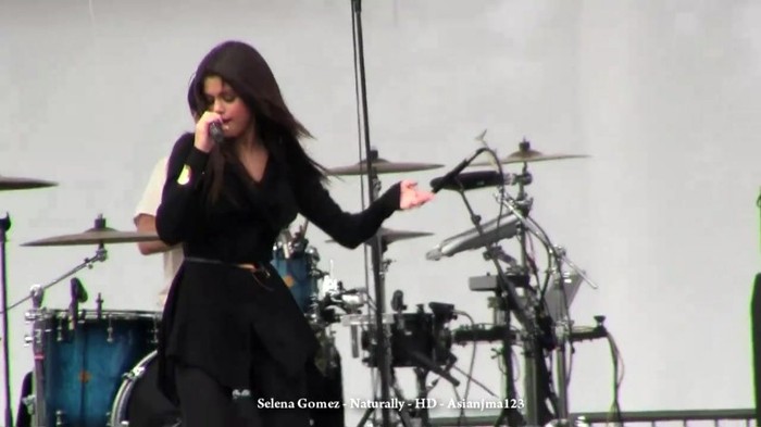 Selena Gomez Concert - _Naturally_ and _Off the Chain_ - HD - South Coast Plaza 096
