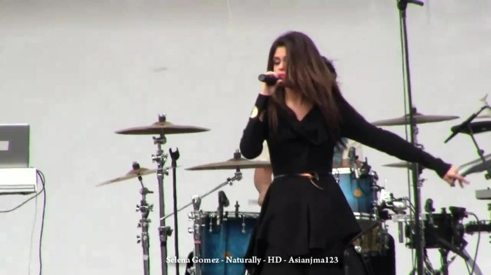 Selena Gomez Concert - _Naturally_ and _Off the Chain_ - HD - South Coast Plaza 097