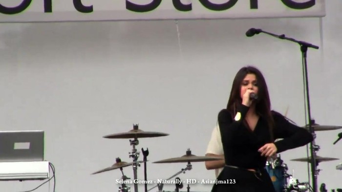 Selena Gomez Concert - _Naturally_ and _Off the Chain_ - HD - South Coast Plaza 099