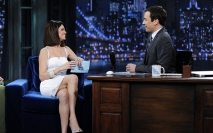 normal_82217_Selena_326_122_122lo - Late Night with Jimmy Fallon