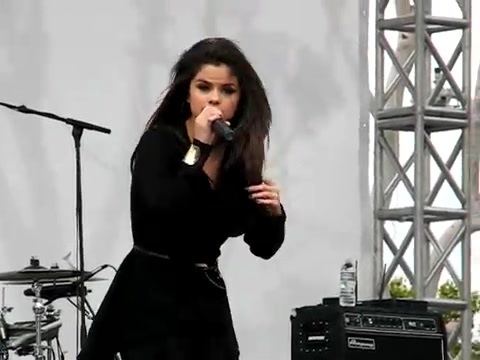 Selena Gomez & the Scene - Naturally Microsoft Store South Coast Plaza 030 - Selena Gomez and the Scene - Naturally Microsoft Store South Coast Plaza