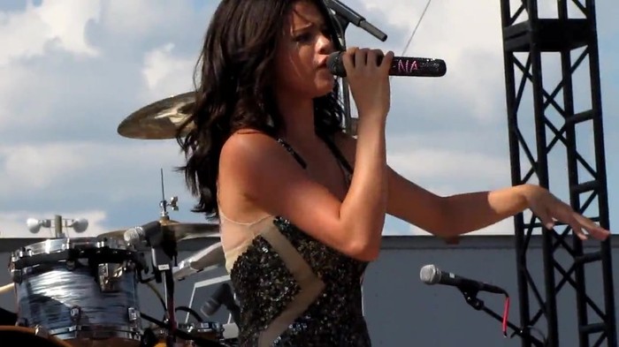 Selena Gomez _You Belong With Me_ Cover Indianapolis 8_15_10 108