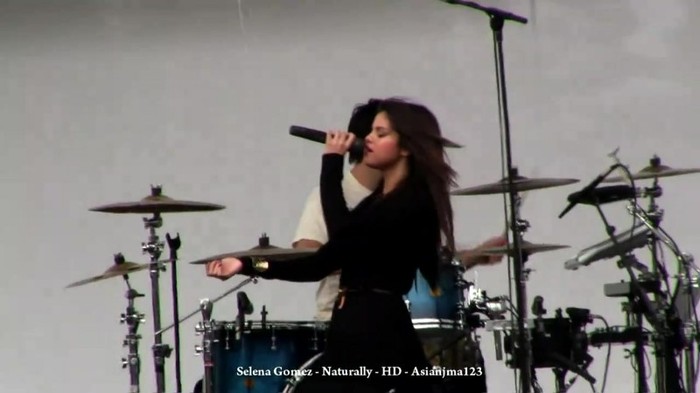 Selena Gomez Concert - _Naturally_ and _Off the Chain_ - HD - South Coast Plaza 027