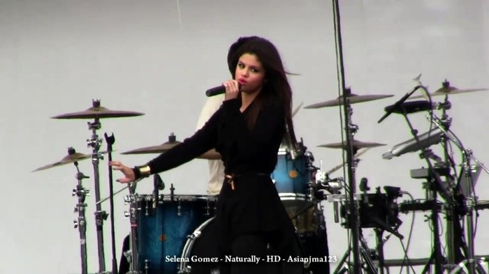 Selena Gomez Concert - _Naturally_ and _Off the Chain_ - HD - South Coast Plaza 028