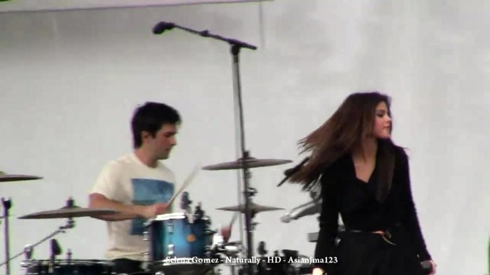 Selena Gomez Concert - _Naturally_ and _Off the Chain_ - HD - South Coast Plaza 030
