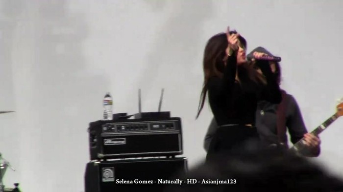 Selena Gomez Concert - _Naturally_ and _Off the Chain_ - HD - South Coast Plaza 031