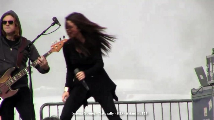 Selena Gomez Concert - _Naturally_ and _Off the Chain_ - HD - South Coast Plaza 034