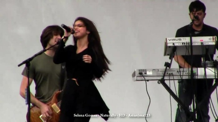 Selena Gomez Concert - _Naturally_ and _Off the Chain_ - HD - South Coast Plaza 039