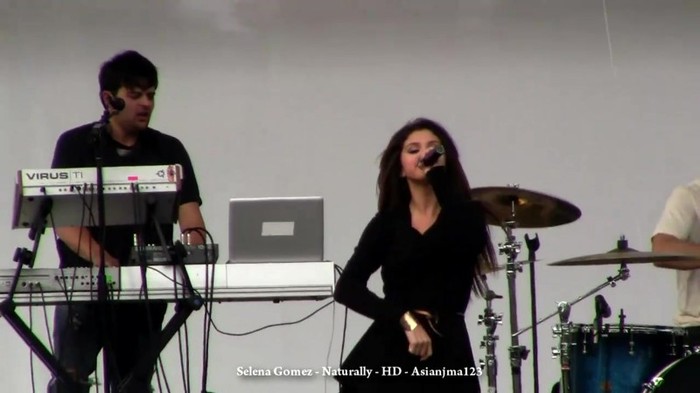 Selena Gomez Concert - _Naturally_ and _Off the Chain_ - HD - South Coast Plaza 043