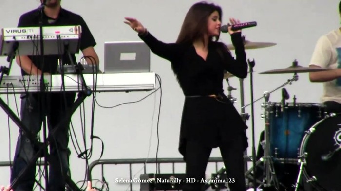 Selena Gomez Concert - _Naturally_ and _Off the Chain_ - HD - South Coast Plaza 044