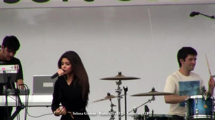 Selena Gomez Concert - _Naturally_ and _Off the Chain_ - HD - South Coast Plaza 046