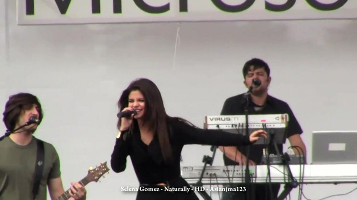 Selena Gomez Concert - _Naturally_ and _Off the Chain_ - HD - South Coast Plaza 050