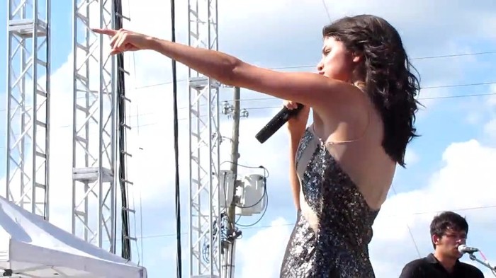 Selena Gomez _You Belong With Me_ Cover Indianapolis 8_15_10 449