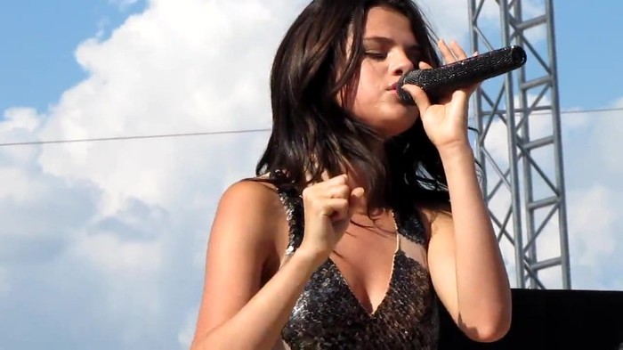 Selena Gomez _You Belong With Me_ Cover Indianapolis 8_15_10 491