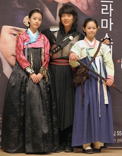 HanHyoJooLeeJoonKiLeeYeongAhpromoforIljimae