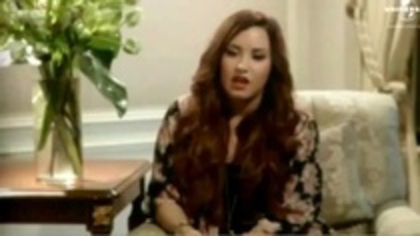 Demi Lovato Universal Interview 2012 (11)