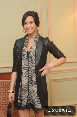 Demi - Demitzu - 20 05 2009 - Press Conference in Santiago Chile