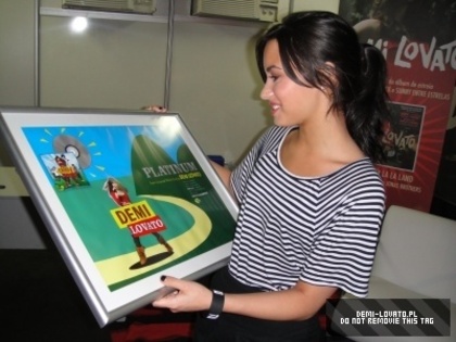 Demi (3) - Demitzu - 23 05 2009 - Recieves a Disco De Platino for Camp Rock in Rio De Janeiro Brasil