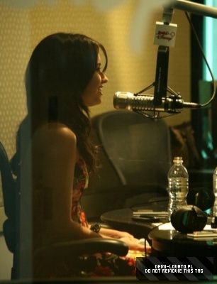 Demi - Demitzu - 28 05 2009 - Radio Disney Take Over