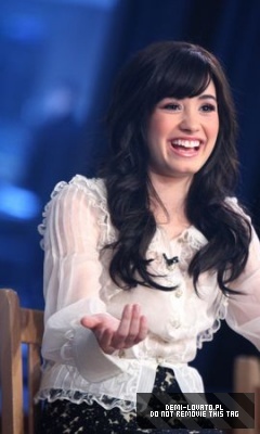 Demi (21) - Demitzu - 29 01 2009 - Good Morning America