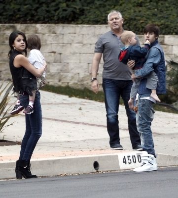 normal_004 - Out with Justin Bieber-s family in Malibu