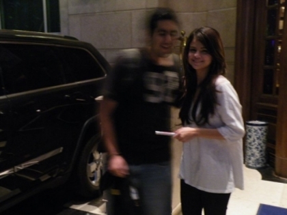 normal_dFOyj - 31 January - Meeting fans at Ritz Hotel in Chile